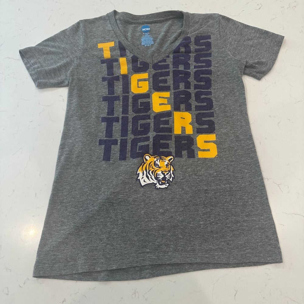 NCAA LSU Tigers Womens V-Neck Graphic T-Shirt Gray Short Sleeve Small